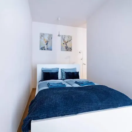Nice,sunny,quiet Flat Near To Deak Ferenc Sqaure アパート ブダペスト