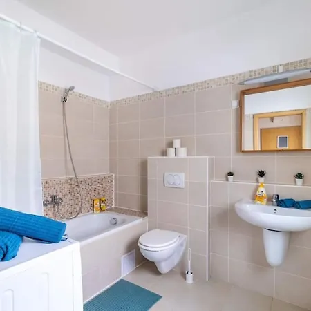 Nice,sunny,quiet Flat Near To Deak Ferenc Sqaure * Βουδαπέστη