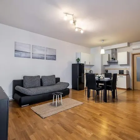 Nice,sunny,quiet Flat Near To Deak Ferenc Sqaure * ブダペスト